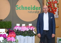 Evert-Jan van Schneider was uiteraard ook weer op de beurs te vinden. Aan zijn rechterhand de Indiaka Serie, die Schneider op de beurs in het bijzonder wilde highlighten.